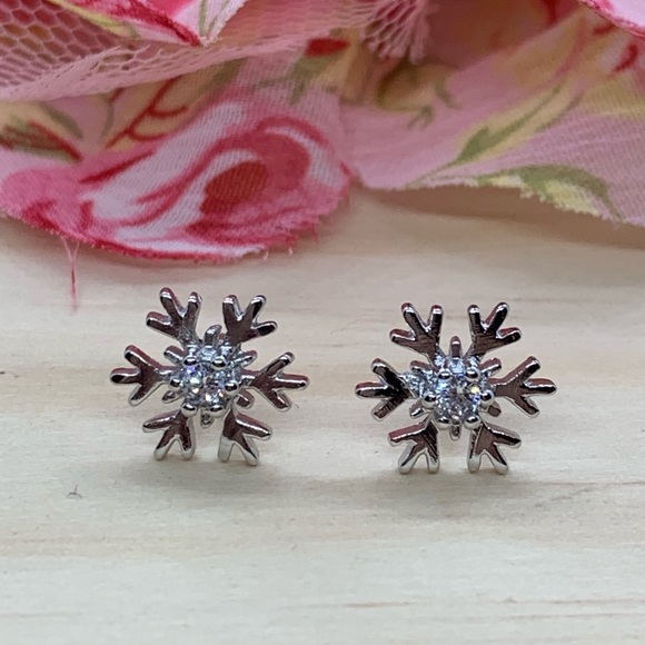 Jewelry - Sterling Silver 925 Christmas Snowflake Earrings